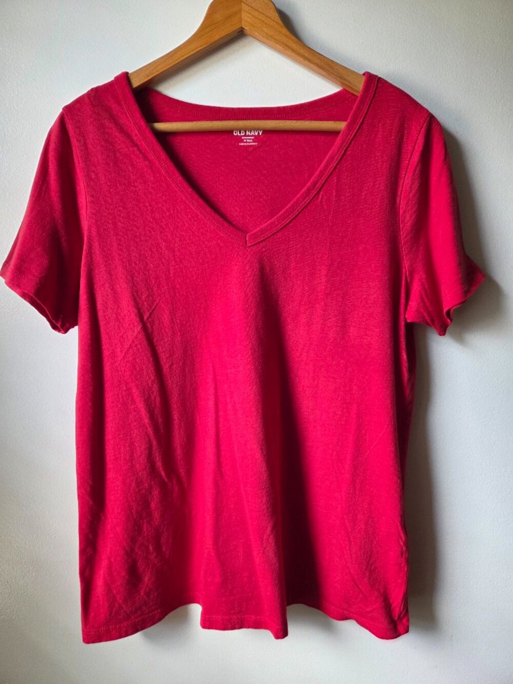 EUC OLD NAVY EVERYWEAR V NECK COTTON TEE SIZE MEDIUM TALL